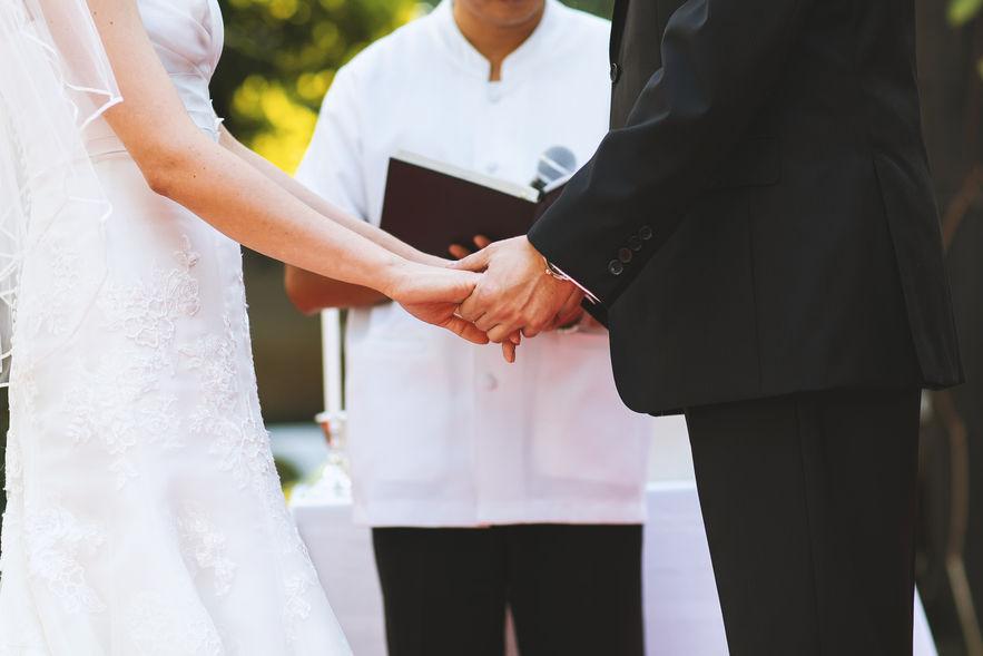 意大利一对新人8月底举办婚礼，还在一家豪华餐厅宴请80名亲友，却没有付清费用就人