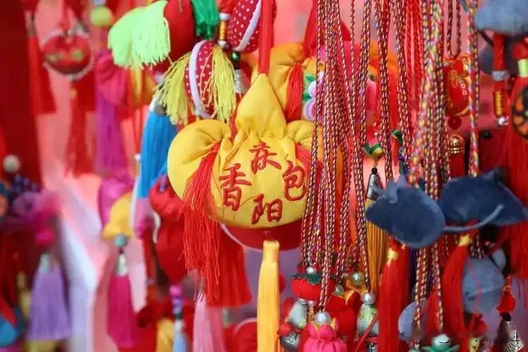 甘肃省第五批省级非物质文化遗产代表性项目庆阳名单：

1、周祖传说、
2、陇东红