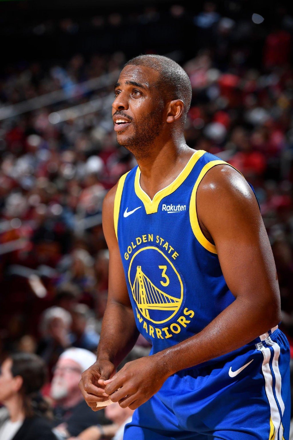 #保罗生涯首次替补##勇士vs火箭# 保罗在休斯顿火箭的比赛中替补登场，职业生涯