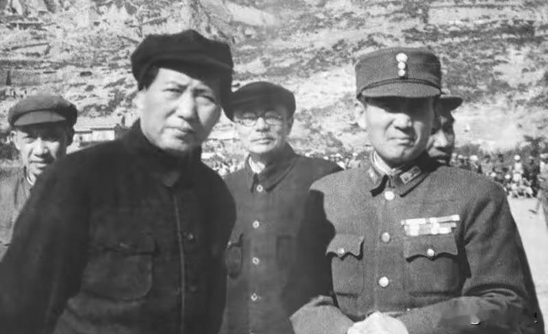 1949年关键一幕！张治中当众直言谏言，硬生生改出了如今的五星红旗

1949年