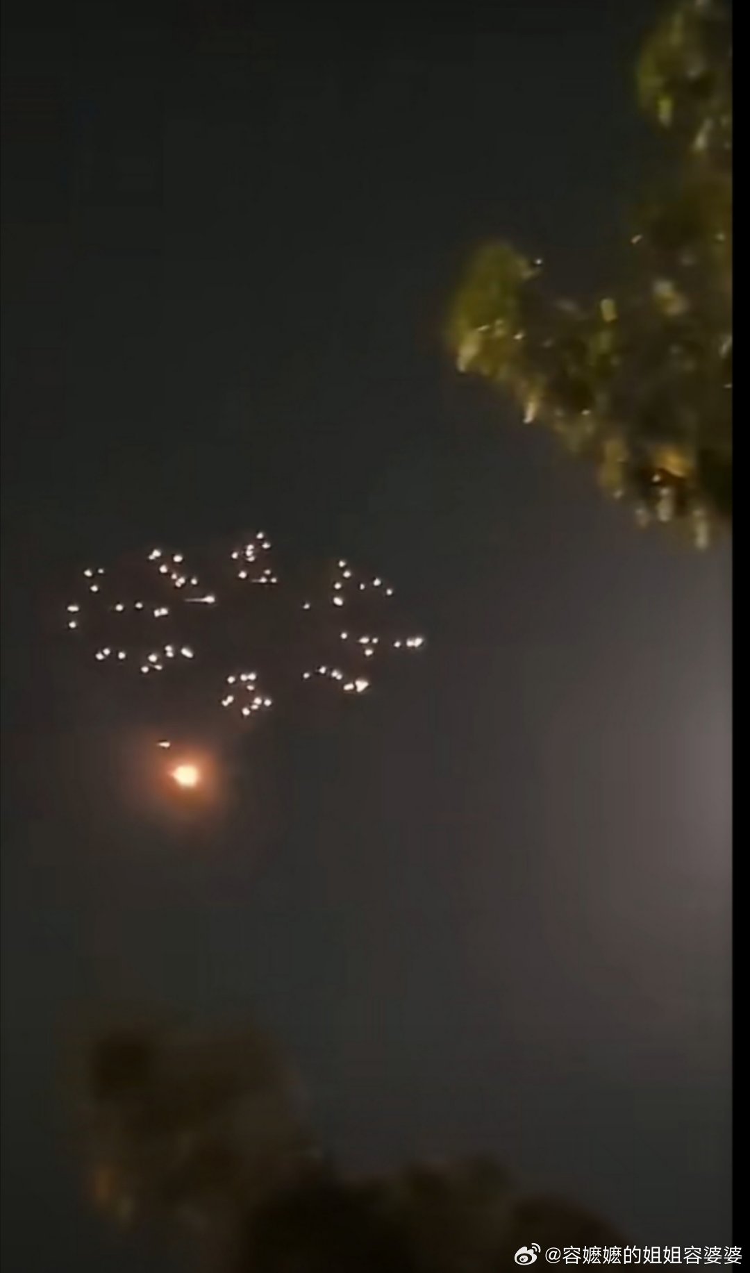 三枚导弹怎么击中特拉维夫的陪你去看流星雨落在这地球上让你的泪落在我肩膀要你相信我