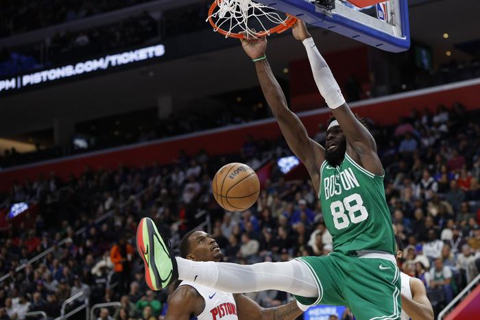 凯尔特人即使伤了塔图姆，依然冲击东部冠军的实力，现在排名东部第二，打法非常硬朗，