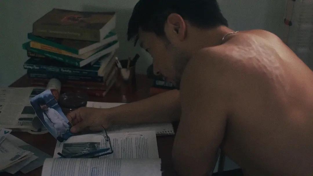 韩国演员孙锡求和崔嬉序主演的美国影片「贝德福德公园」获得圣丹斯电影节最佳导演首作