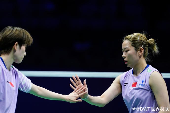 2025年中国羽毛球大师赛女双决赛中，贾一凡/张殊贤鏖战三局，2-1（21-19