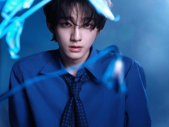 万花世界阵容万花世界开机《万花世界》首波阵容让人眼前一亮，鞠婧祎演苏绿夏穿梭世界