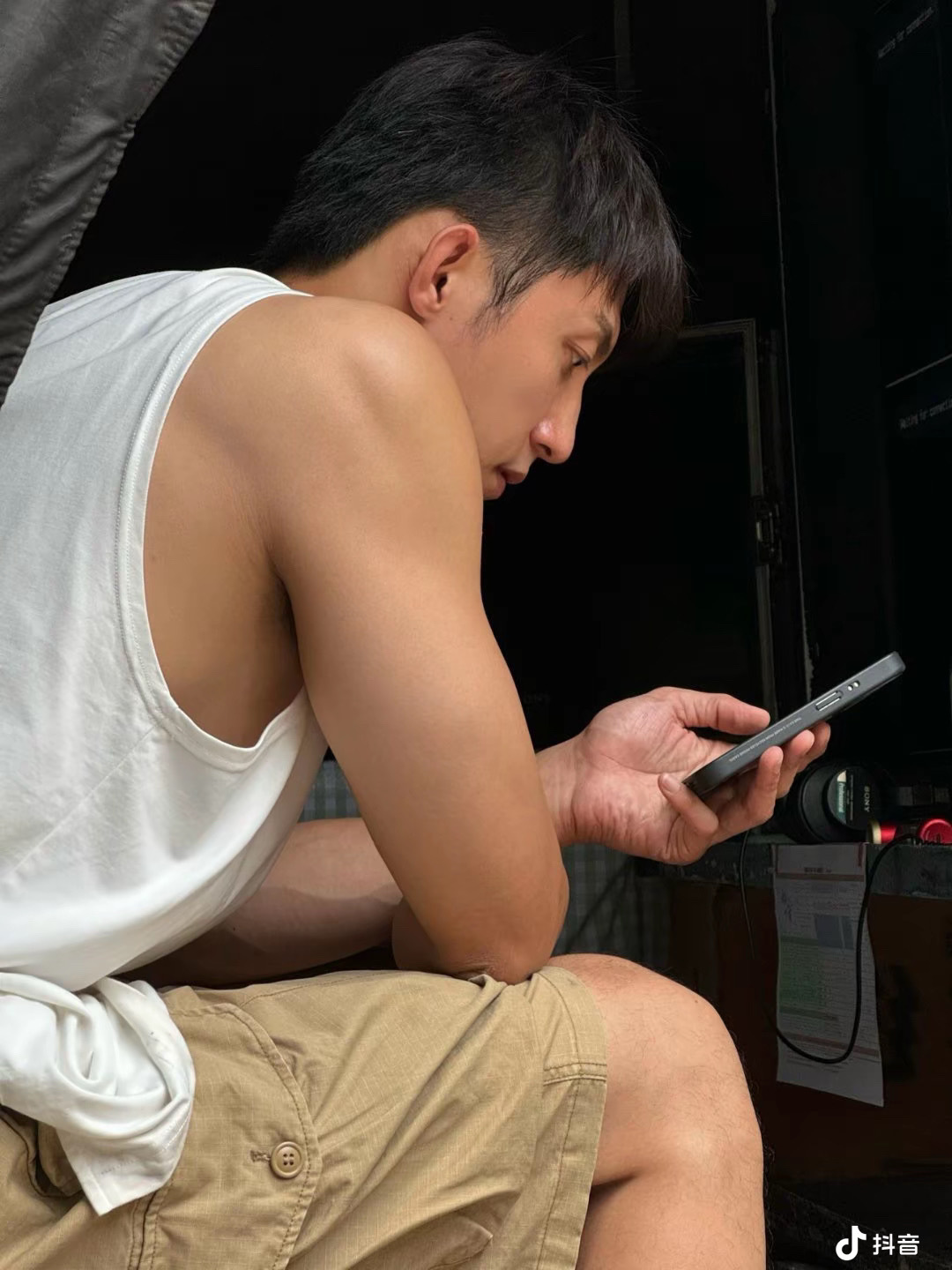 别再给我发信息了我老公在查我手机 