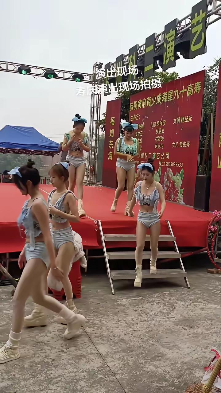 黄老是真幸福啊？
子女的孝心日月可鉴，真诚无比，紧跟时代潮流，焕发老人青春，做一