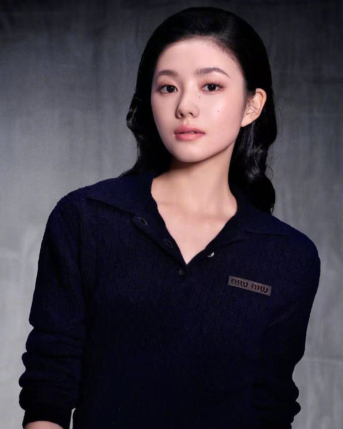 时尚灵感解读 ​​​ 刘浩存 in Miu Miu 📸品牌大使演绎 Confi