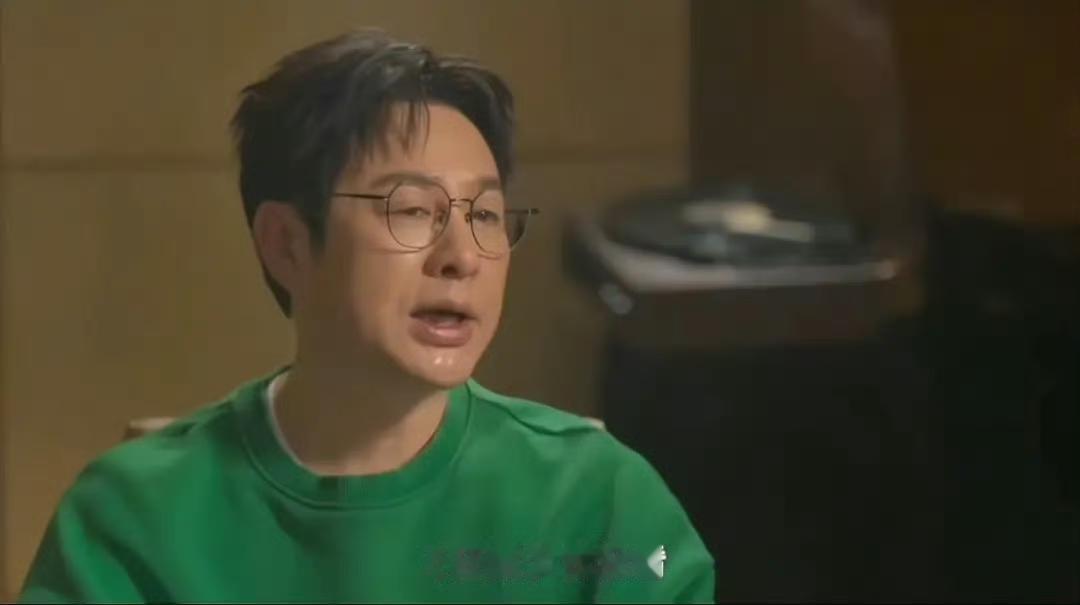 张颂文在采访时被主持人问有没有看过自己演的《狂飙》，张颂文说他没看过，自己演的什