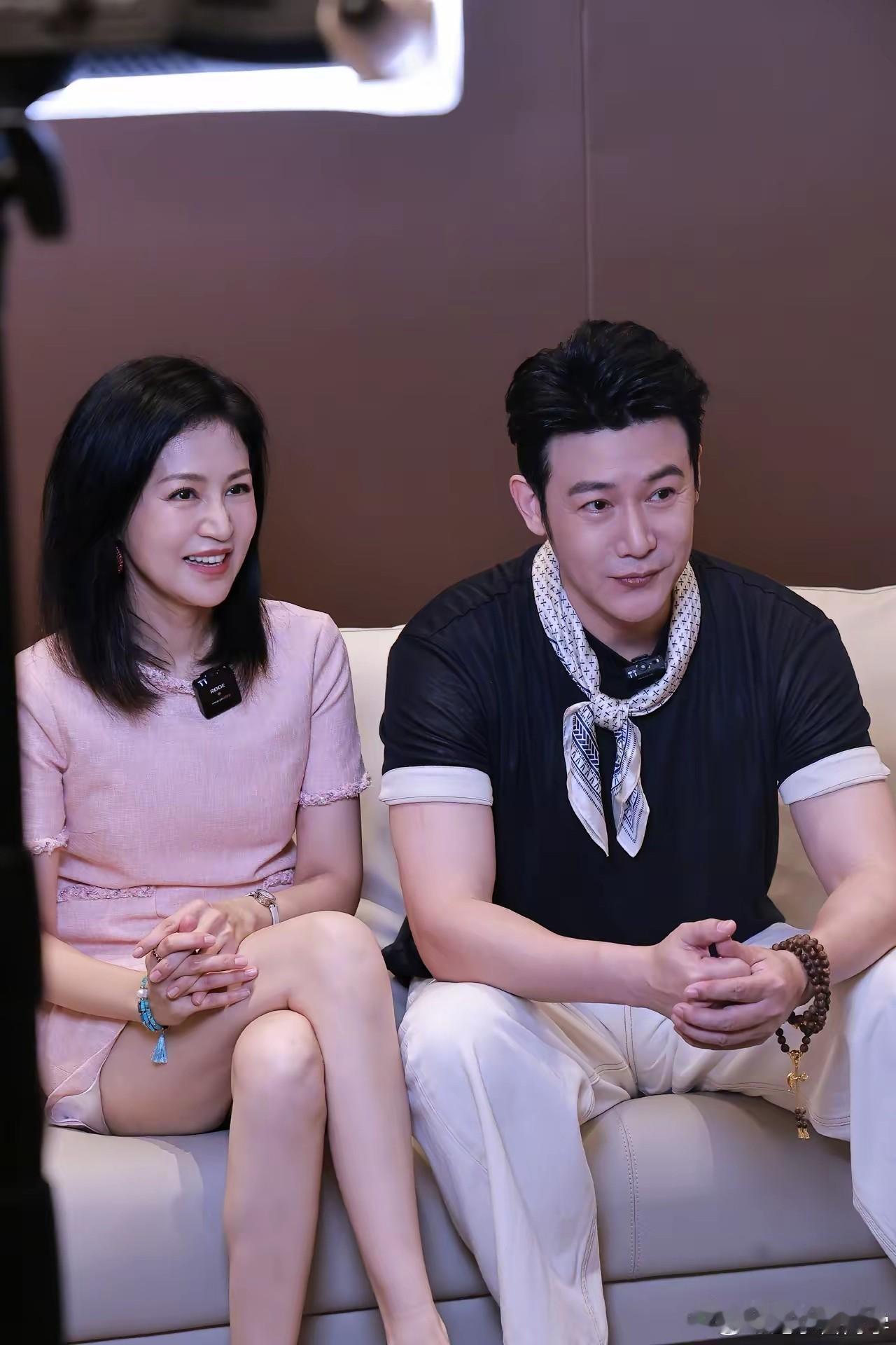 以前曾听人说，鲍蕾妹妹的钱还给姐姐管，觉得有听点不信。但鲍蕾在节目中亲口说，她不