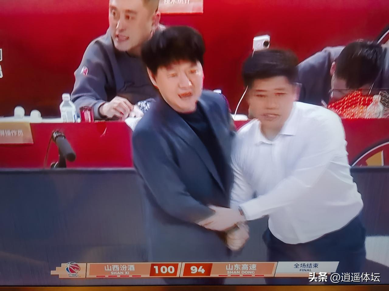 这场比赛让人看不懂！山东高速男篮94：100不敌山西！一个字