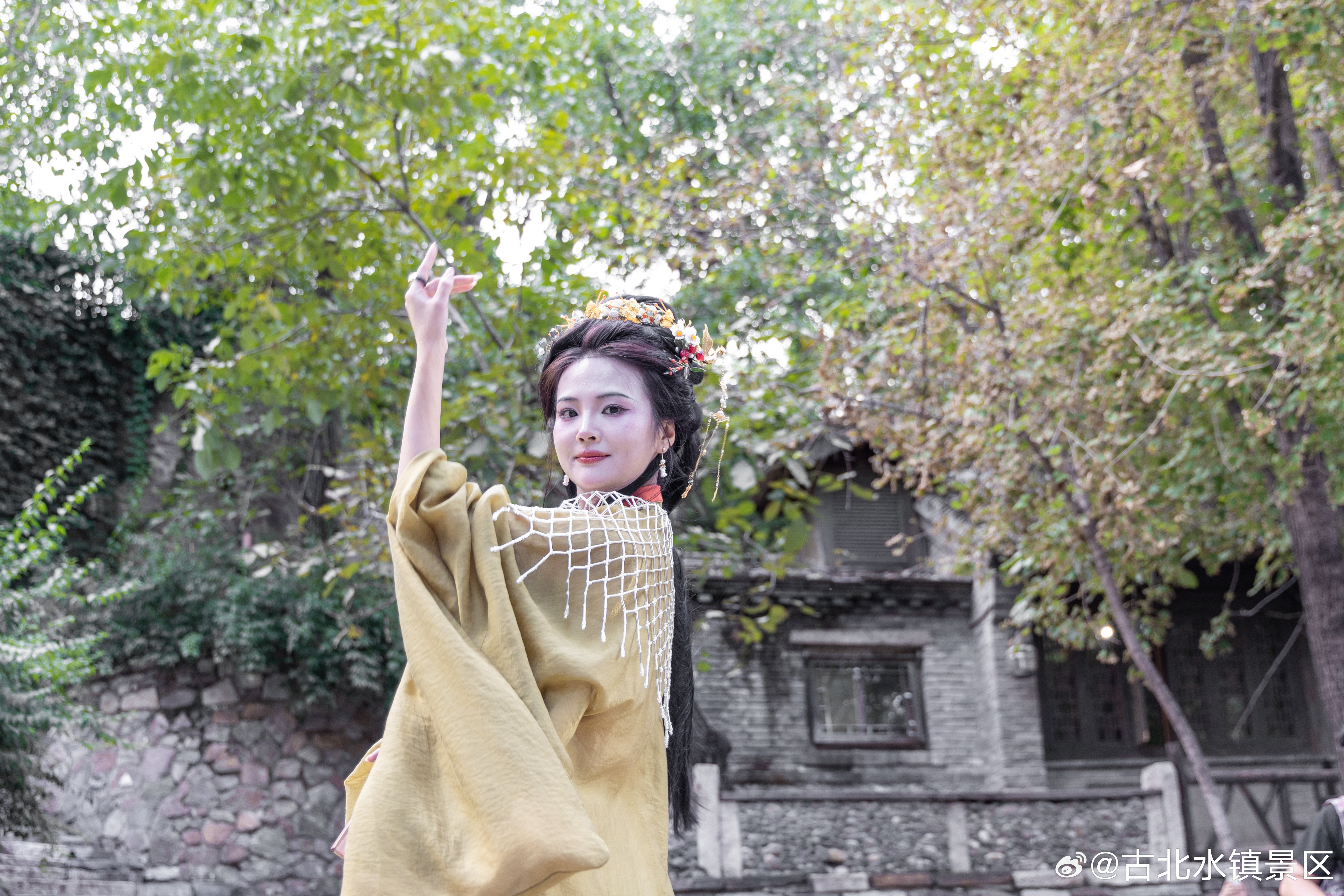 月圆人团圆，#古北水镇# 邀您共度佳节。观水陆巡游之美景，聆听中秋诗会之雅韵，放