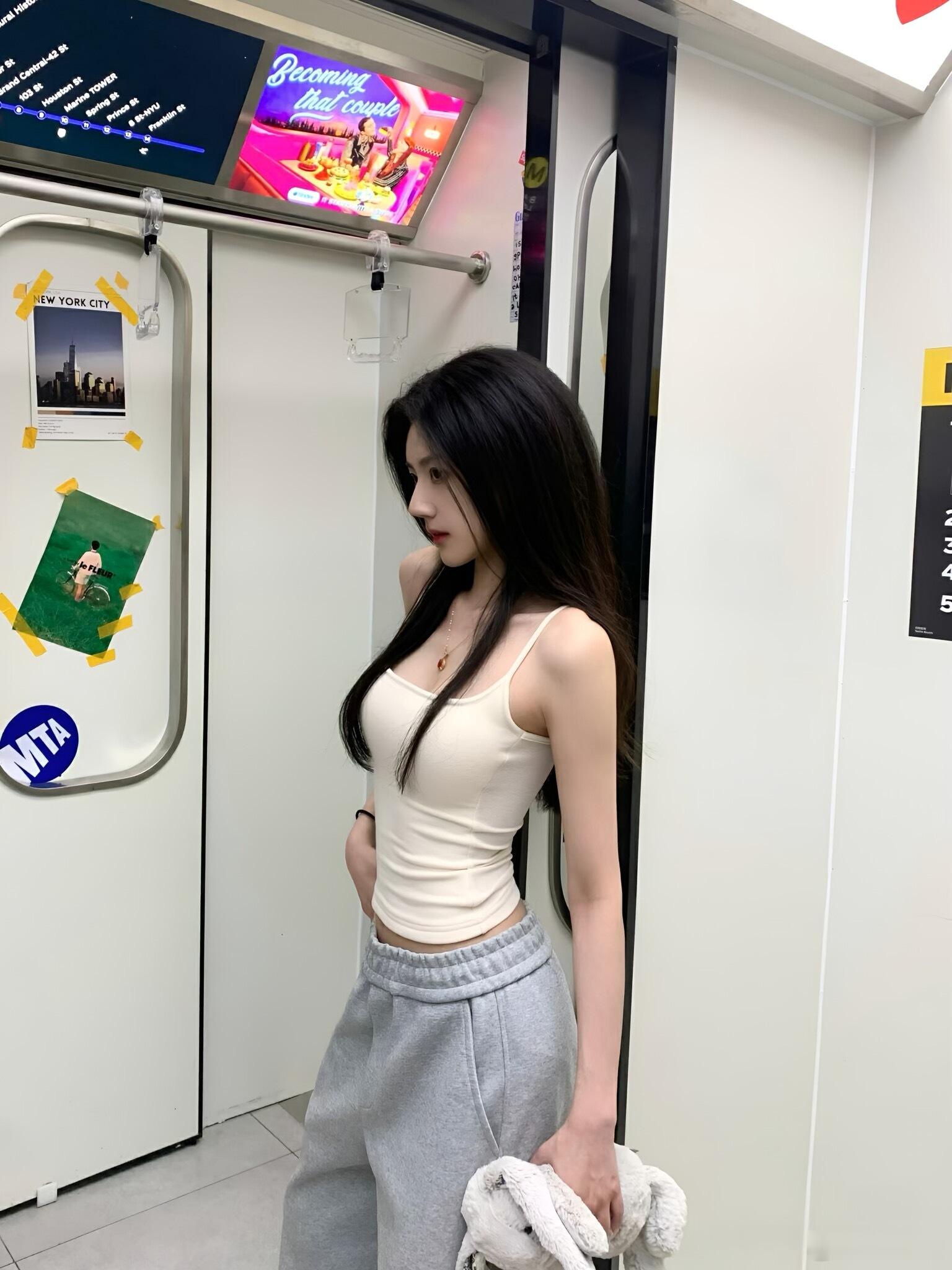 不要慌，记住十字方针：拉升找卖点，跳水闭着眼[赞啊][赞啊] ​​​