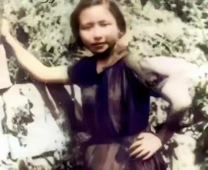 这是一张真实的革命烈士江姐的珍贵照片，并非演员饰演。

以前我们上学的时候，就学