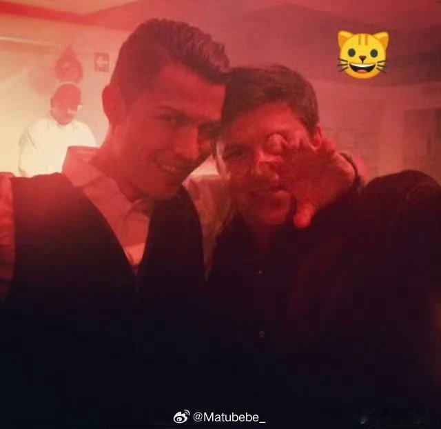 当C罗真的猫咪亮爪要勾引人时： 