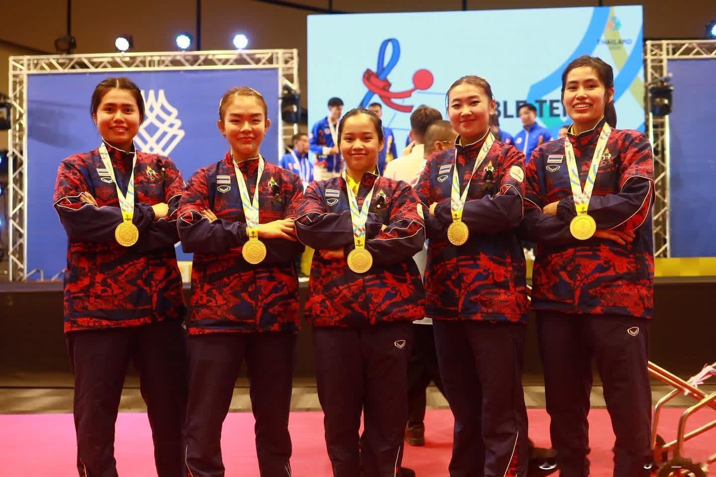 第33届东南亚运动会乒乓球男女团体项目颁奖仪式🥇🥈🥉女子团体项目🥇 泰国