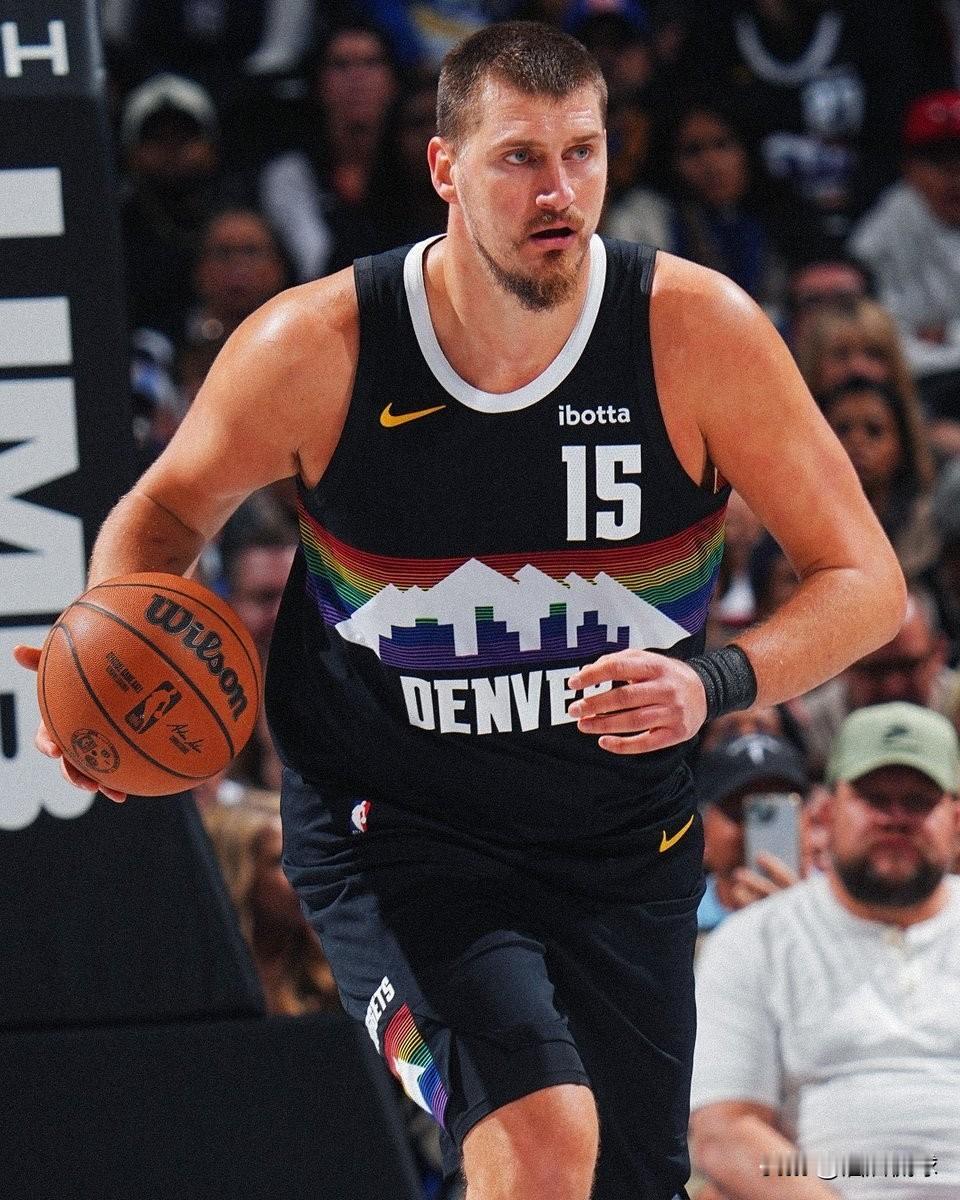 约基奇悄咪咪，又打出一个震古烁今的赛季……

——29.5分，联盟第七
——13