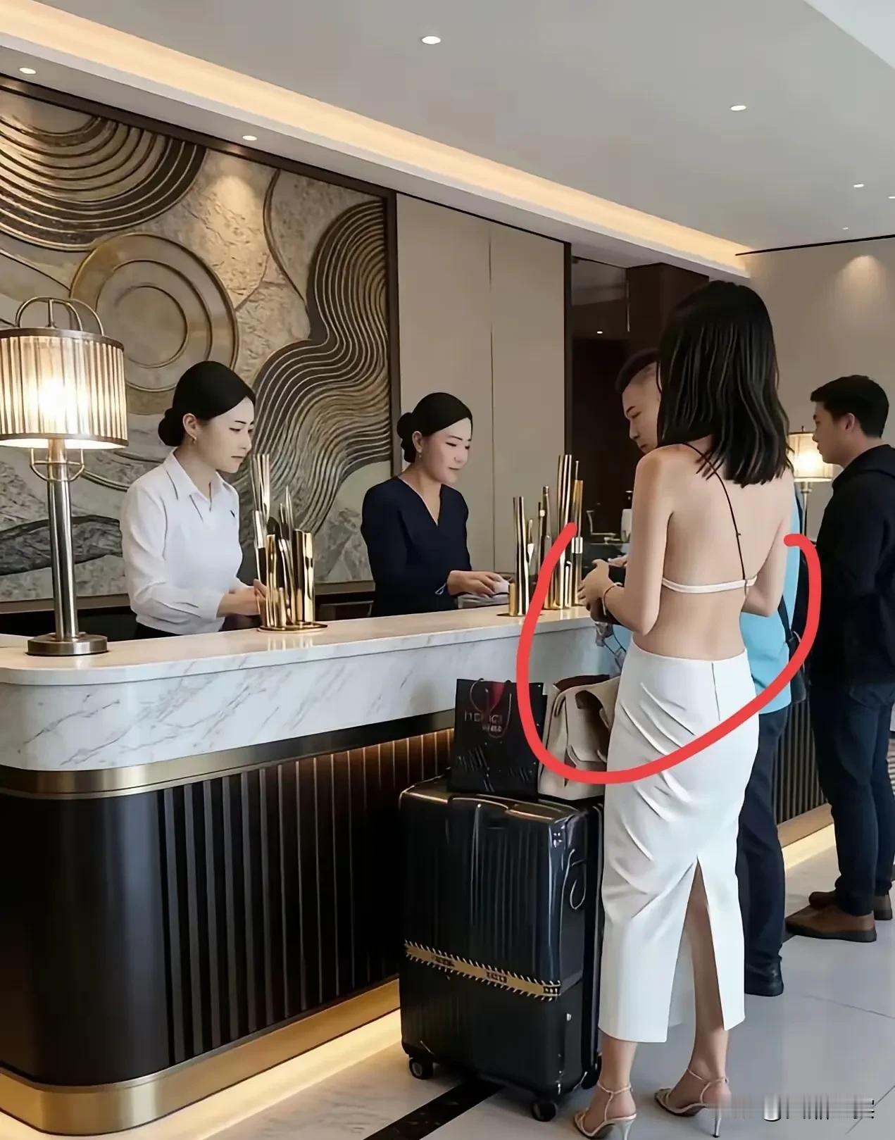 只要不违法
穿多穿少都是别人的自由！[泣不成声]