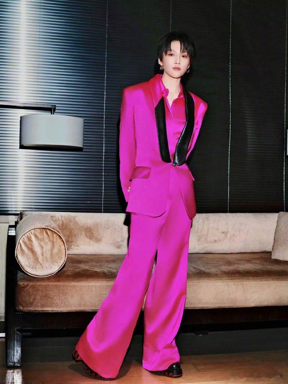 刘雨昕这身真的好nice！｜刘雨昕