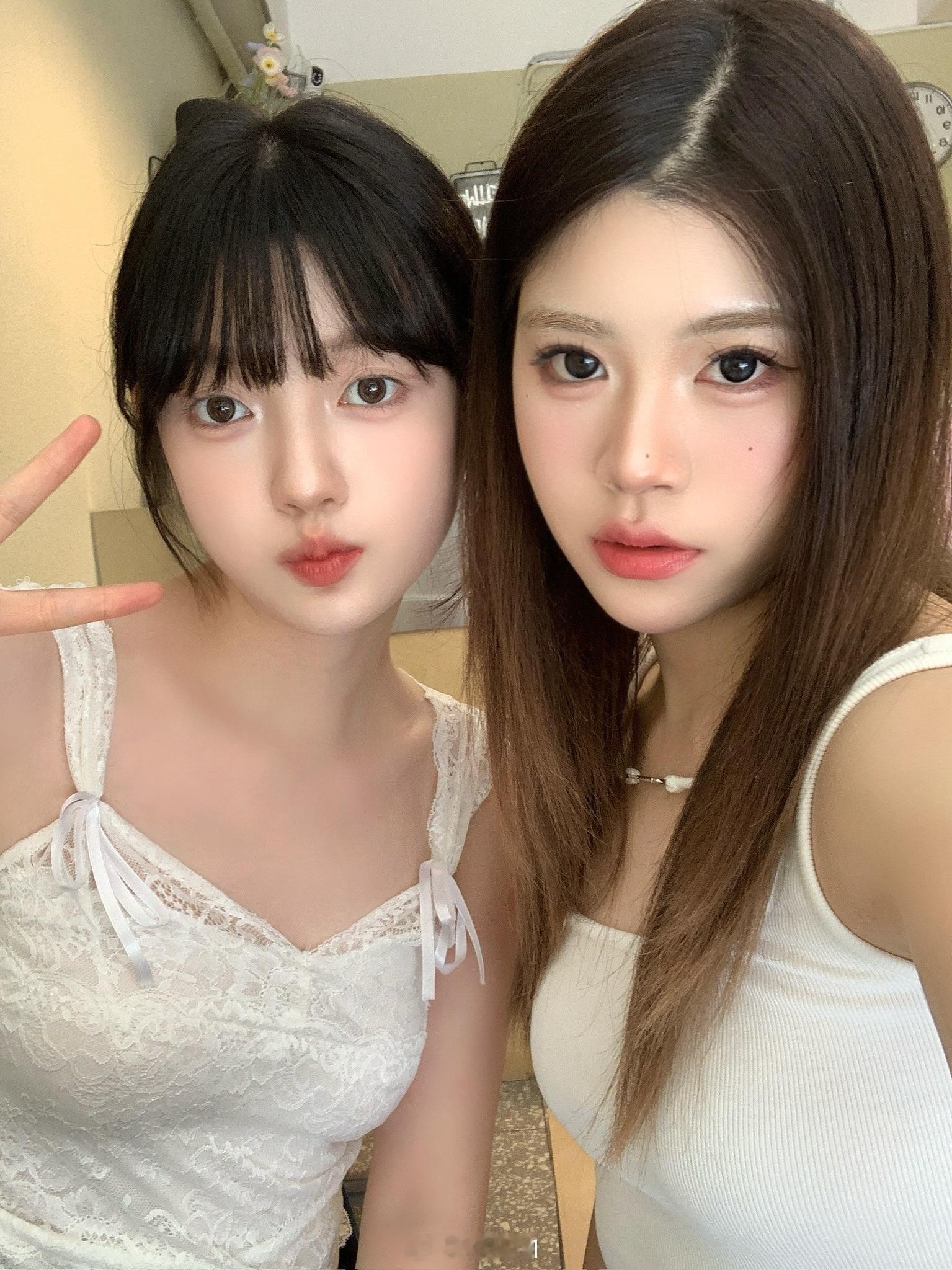 新鲜出炉的和朋友的自拍～～but被讨厌的人偷看到 说俺们是非主流 葬爱家族（我真