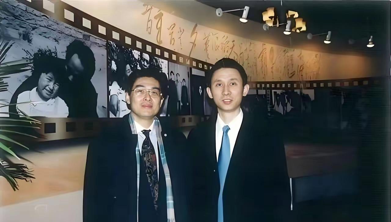 毛主席两位亲外孙，相差十岁！不靠光环做人，看完让人敬佩
 
很多人都好奇，毛主席