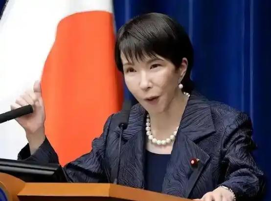 高市早苗又惹了一个惹不起的对手！刚对中国笑脸相迎说“重要邻国”，转头就把中国骂成