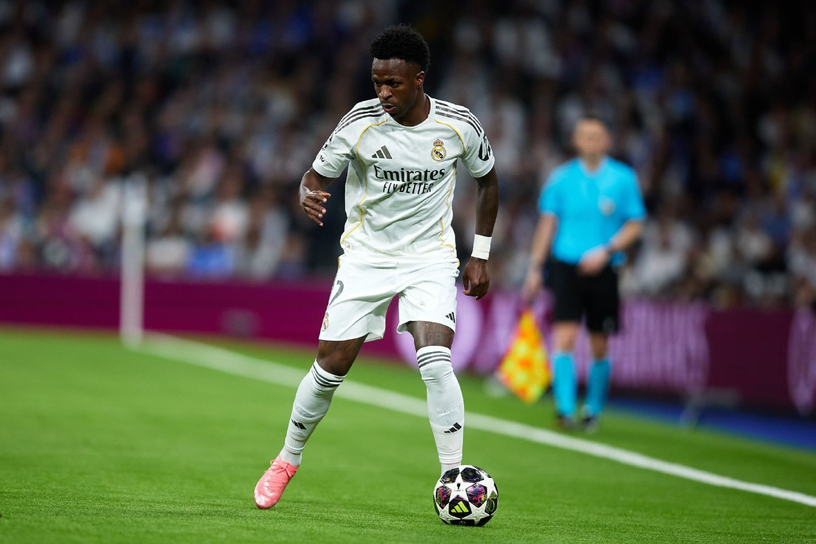 【半场】皇家马德里 0-1 拜仁慕尼黑快节奏的45分钟比赛，稍事休息继续全力拼?