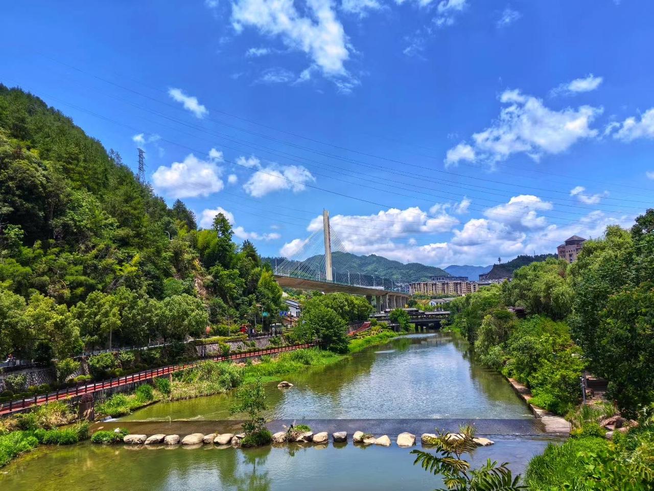 99%的人这辈子到最后才幡然醒悟：你拿健康死磕挣来的钱，压根就不属于自己。

老