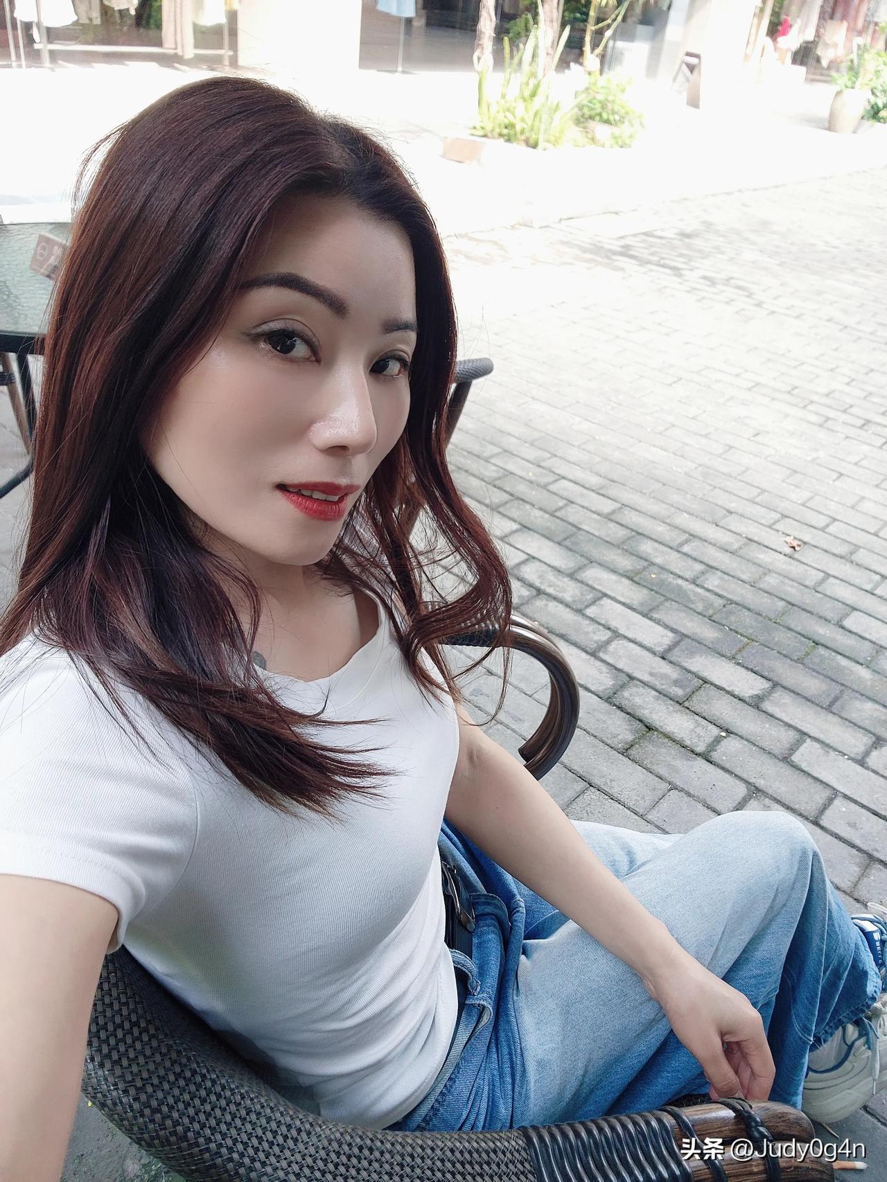 莫负春光莫负己，四月里，愿你我，都肆意生长。自恋走起怎么舒服怎么来