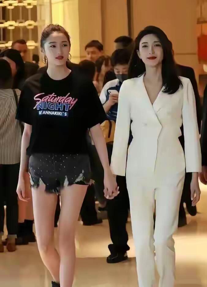 关晓彤和江疏影同框 