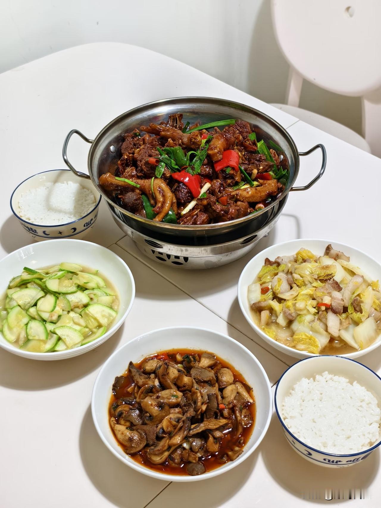 穷人跨阶级是需要用命来争取的，张雪峰累积了资产十几个亿，但他依然不敢停下来，以至