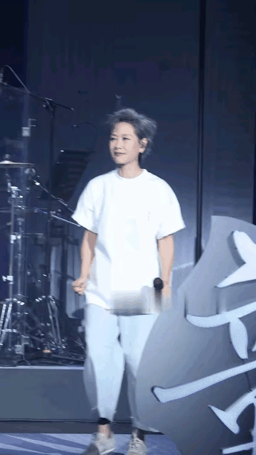 叶童比赵雅芝小9岁，怪不得，那会看《新白娘子传奇》，总觉得白素贞比许仙老了那么一