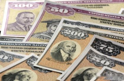 中国抛售美债
当地时间11月18日，美国财政部公布最新数据显示，在2025年9月