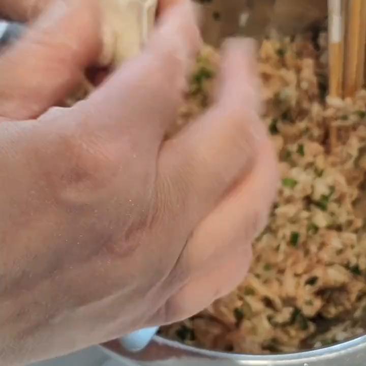 加拿大人运动各玩各的，怎么不跳广场舞？大家进来看看，看看我们家今天吃点什么？挤白