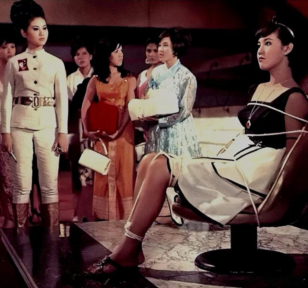 香港著名导演罗维1967年在邵氏公司拍摄的动作谍战电影《铁观音》，表现何莉莉饰演