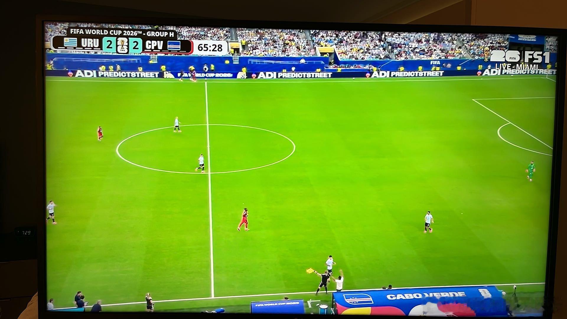 世界杯 Was？我只是去餐吧点了个鸡肉三明治和啤酒，边看尖峰时刻二边和酒保打屁—