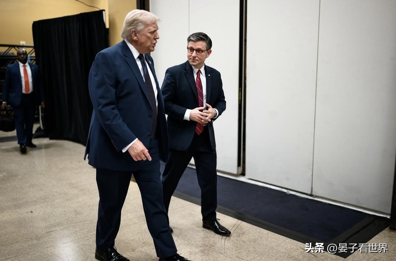 美國眾議院議長和總統討論當前工作任務。
President Trump and 