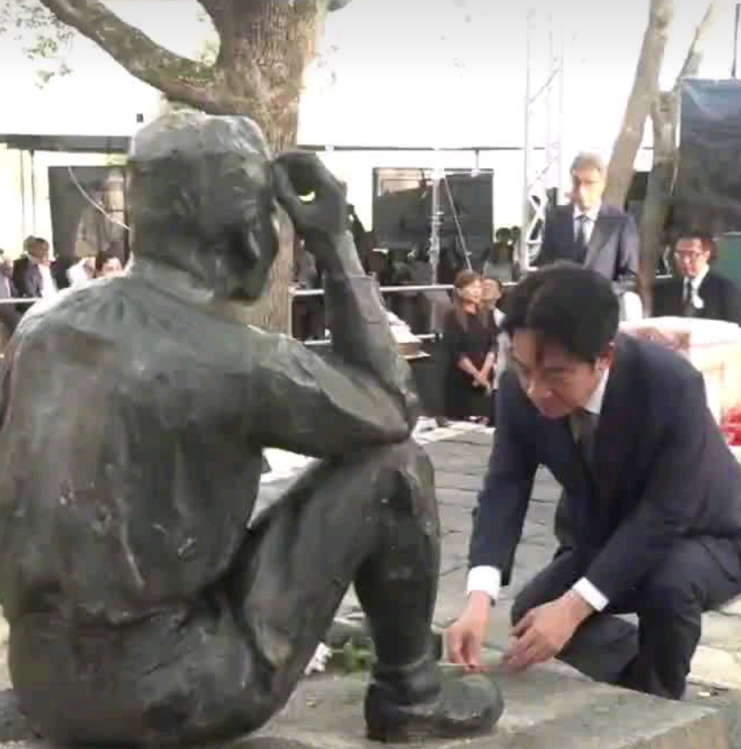赖清德跪拜日本殖民者 赖清德这波操作真是“跪”出新高度！媚日舔到这份上，连祖宗都