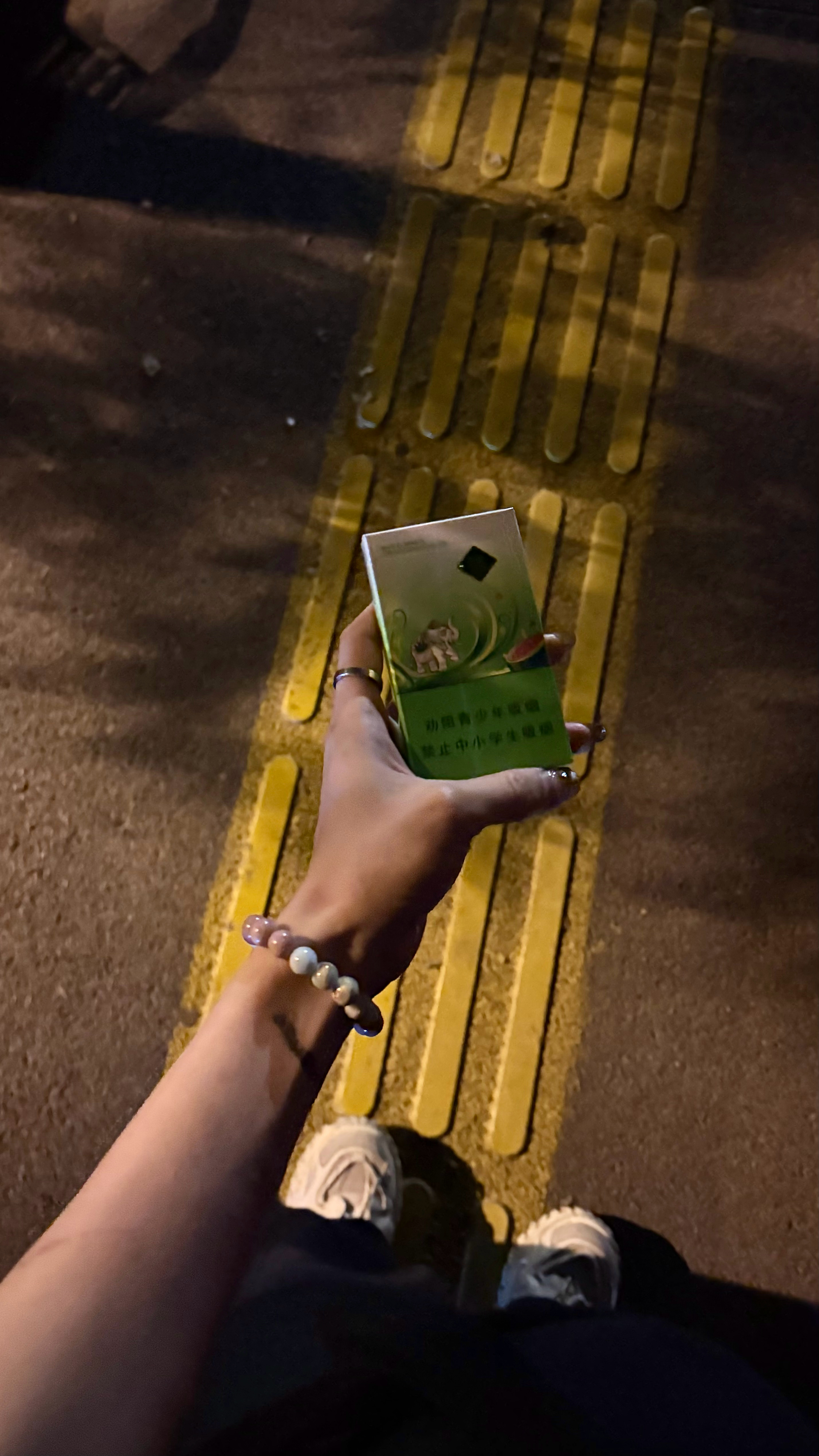 经过云的时候 我吞下一大口 ૮⁔•⤙•⁔ა🥄 