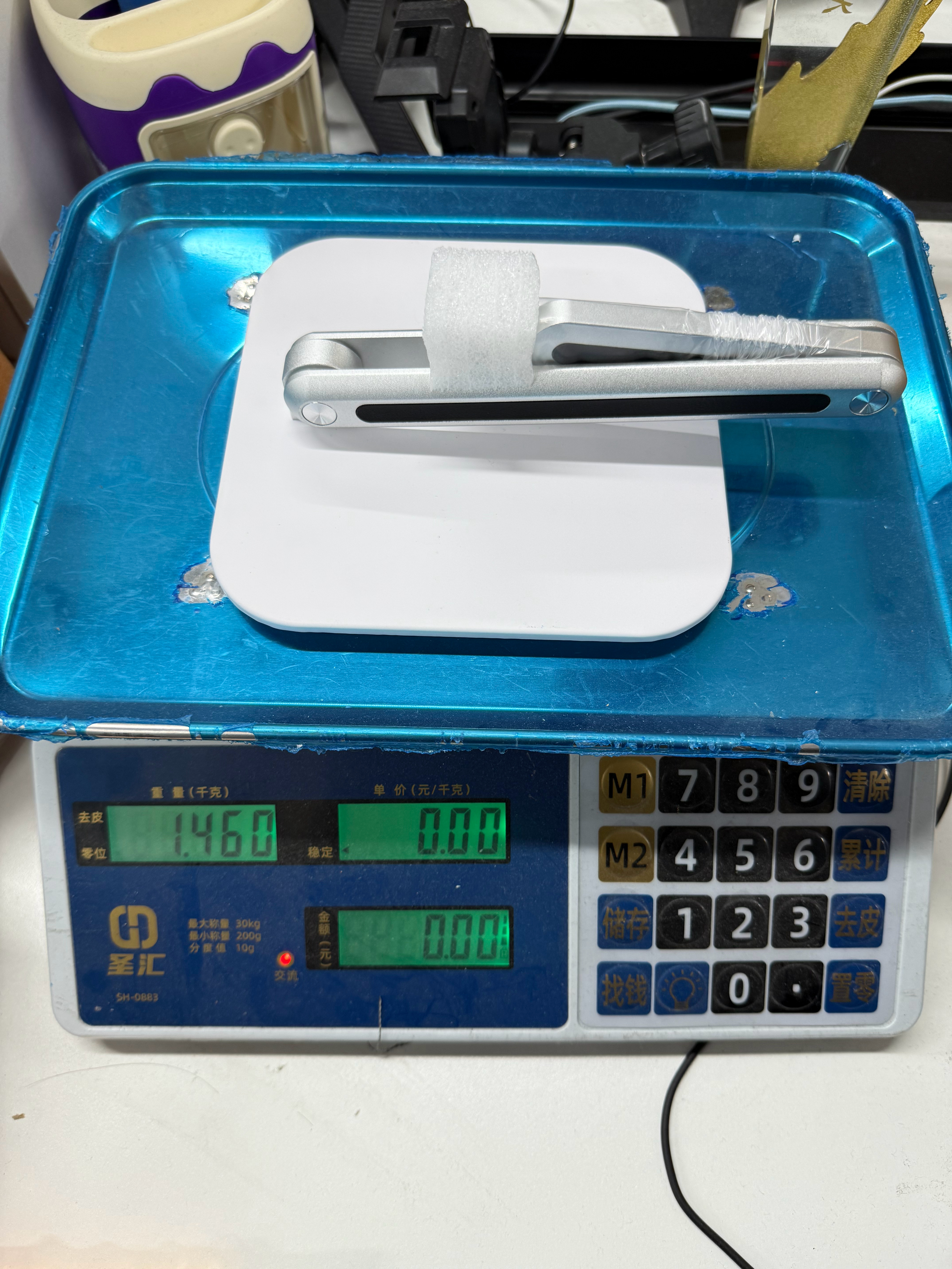 大白支架量产样发来了，感受一下这个重量。没有装磁吸头的重量就来到了2.9斤，装上