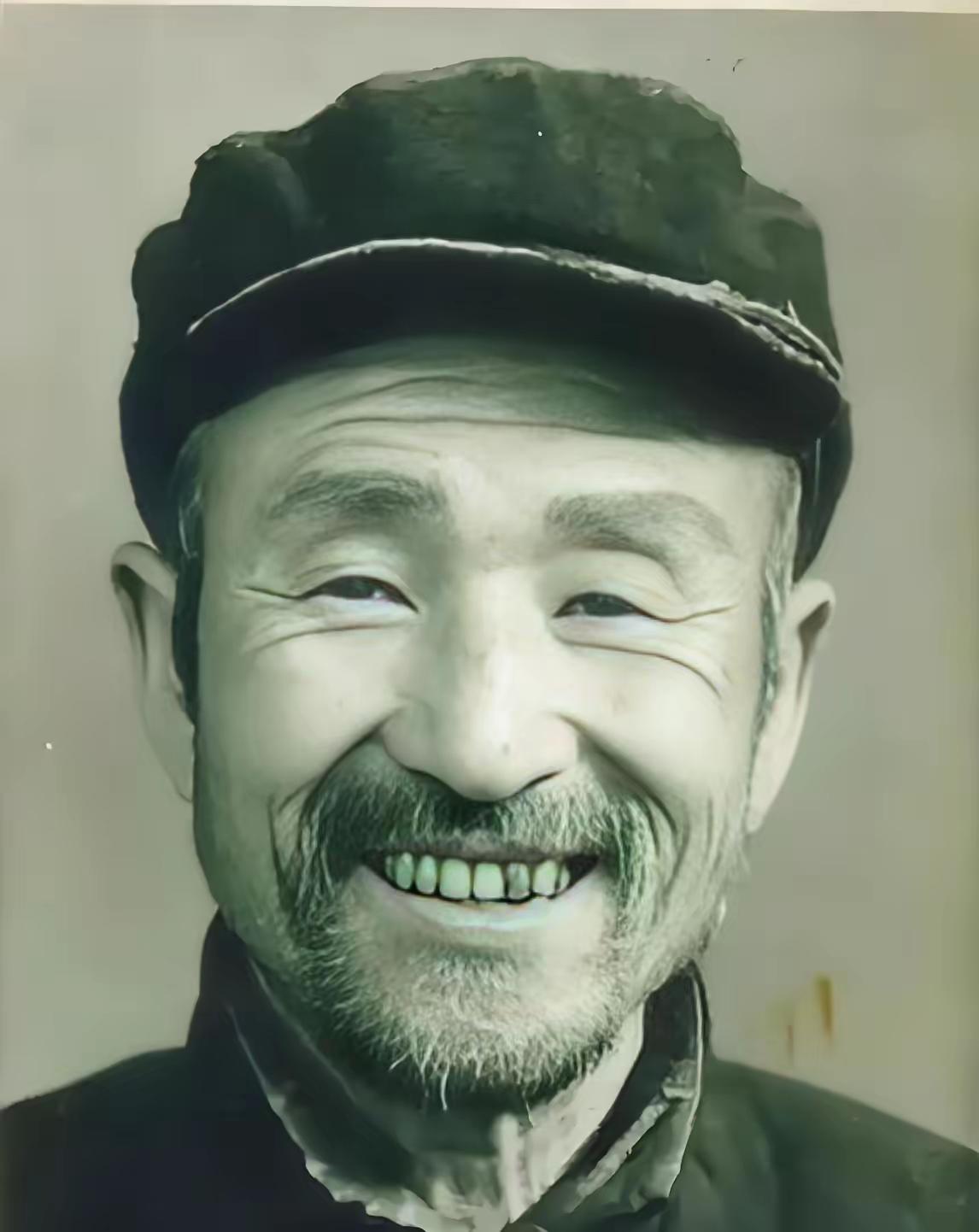 1956年公安拦下贩酒老汉，一张退伍证全场沉默，一段军民恩情看哭无数人
 
19