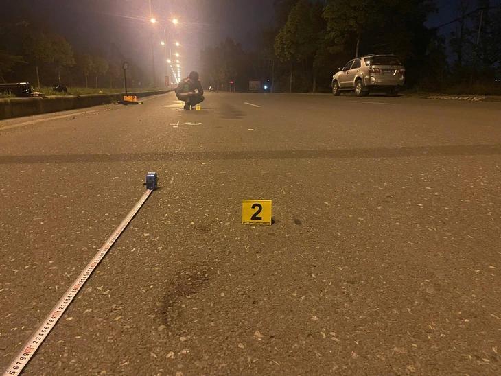 越南富寿市一群青少年拦下汽车并砍断一名男性路人的手
3月3日，越南富寿省警方表示