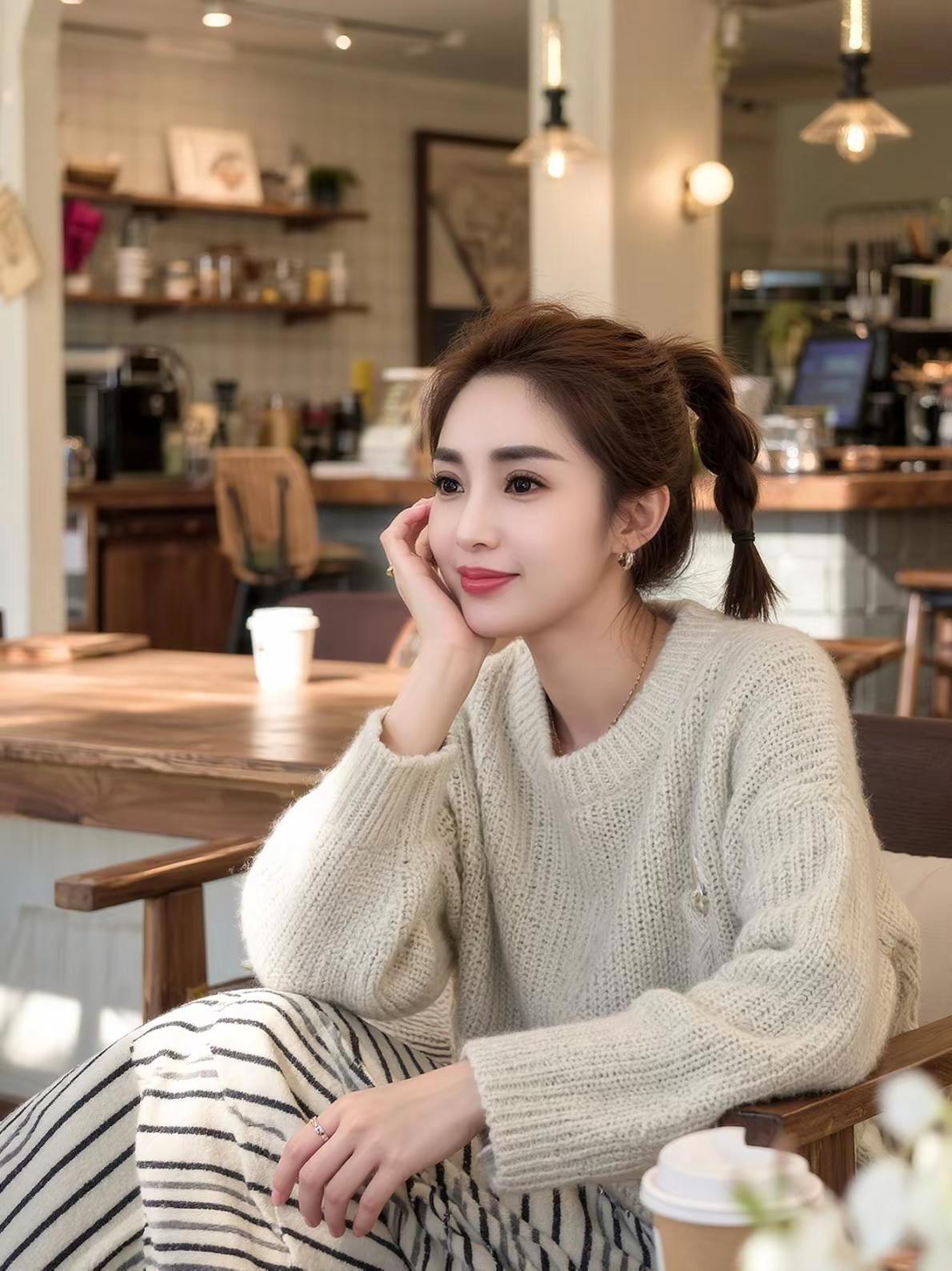 今天也要用喜欢的穿搭，把平凡日子过成诗。