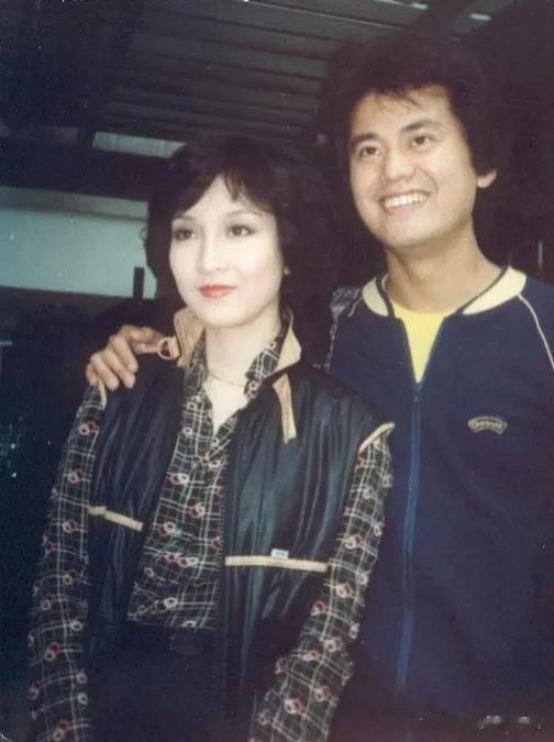 这个女的和赵雅芝好像啊？冷不丁，就以为是赵雅芝了！