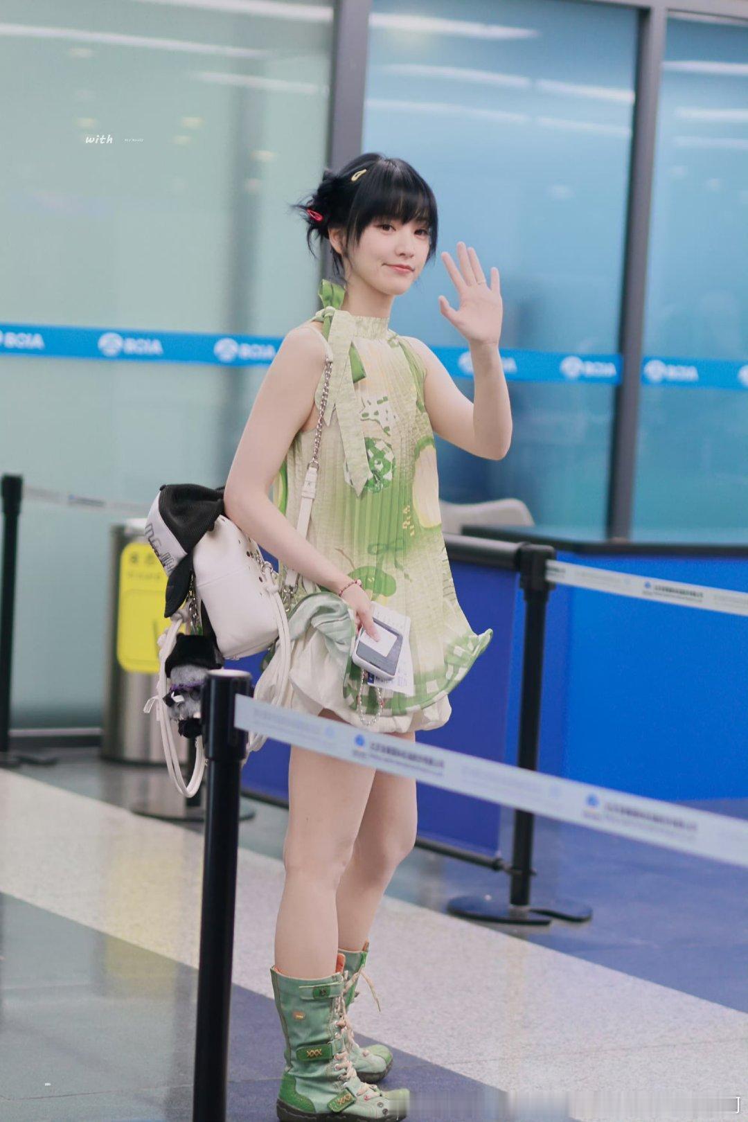 这胳膊、腿真复胖了吧黄灿灿