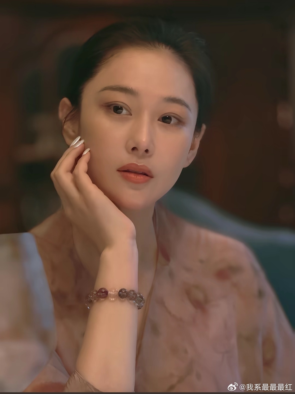 张馨予本是一张美得攻击性极强的脸，竟然出现了岁月静好的柔和气息 