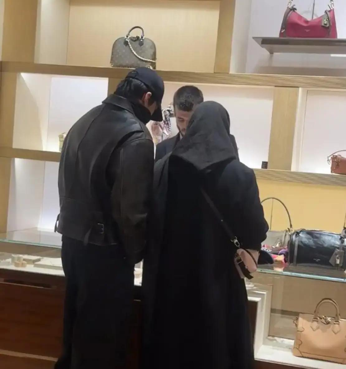 刚结婚没多久的金宇彬和申敏儿，就跑到西班牙甜蜜度蜜月，结果1月8日在巴塞罗那的奢