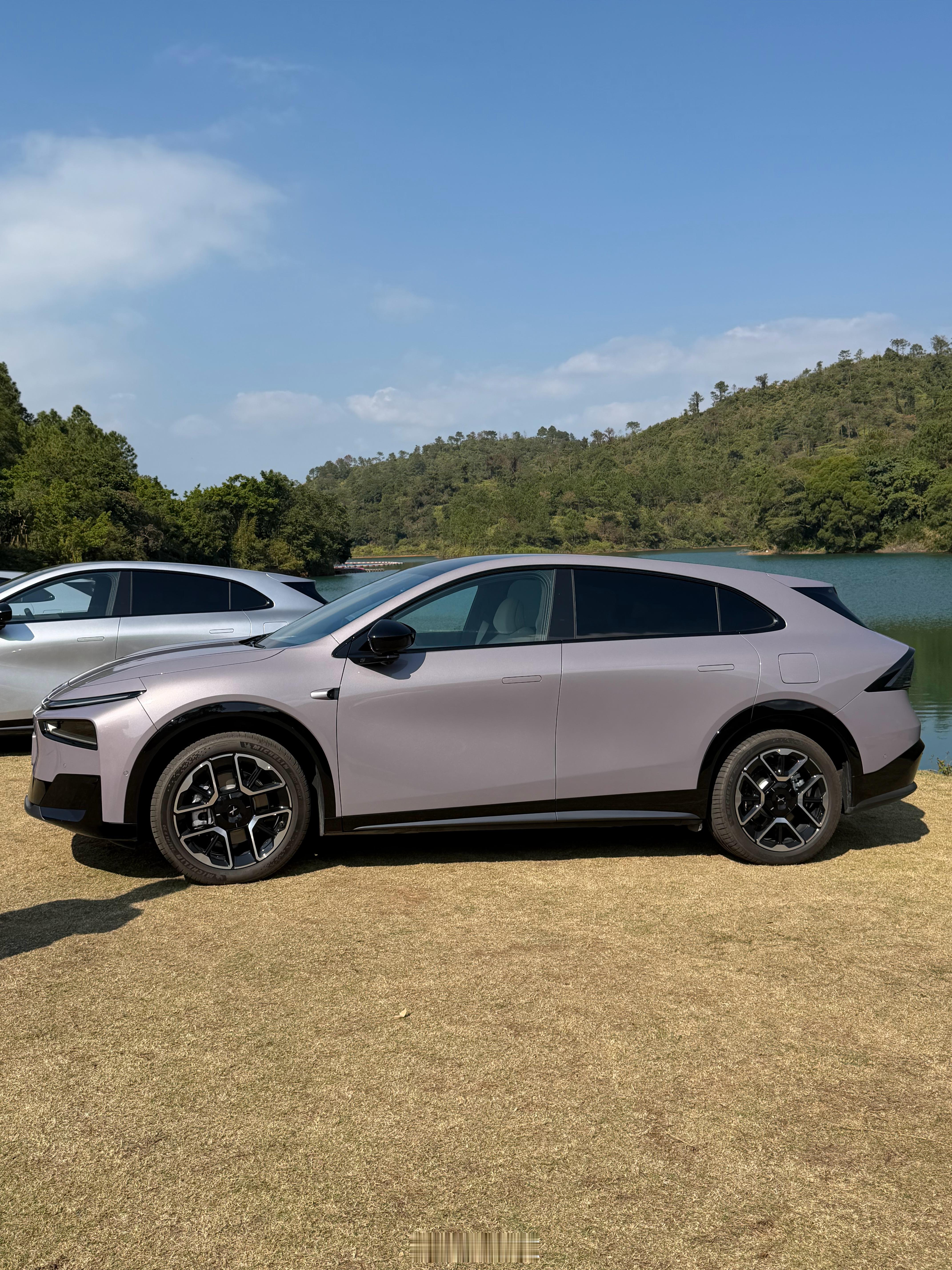 G7超级增程后排头部空间有多顶？高个子还能顶个🍉，这道具还是保守了，应该选个大