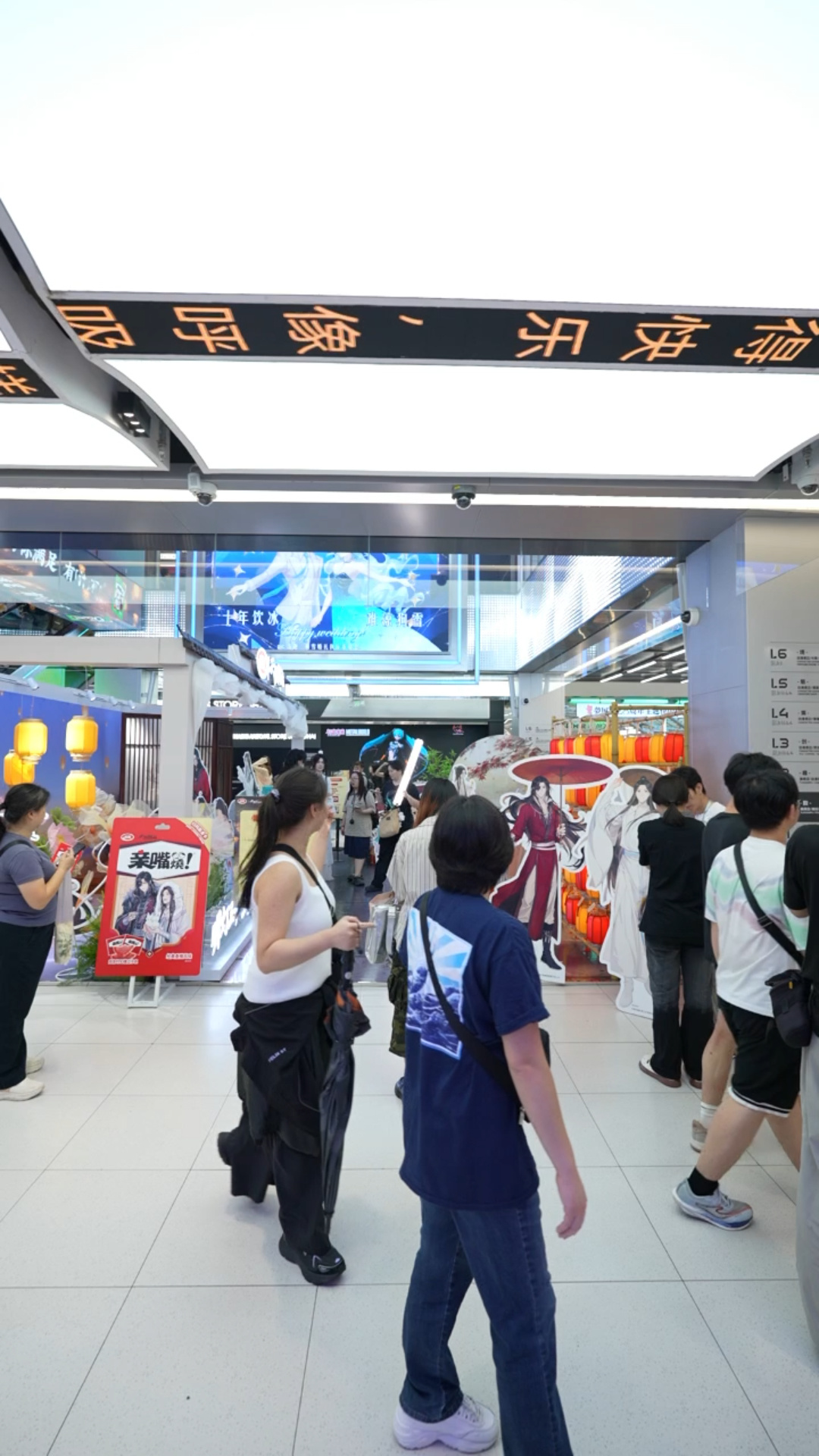 来了上海自动变成潮人纯情太子火辣妃 卫龙天官赐福线下痛楼落地百联ZX，大屏围挡铺