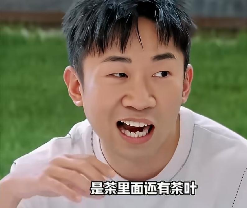 杨迪分享一段早年他和谢娜的故事，一次两人同台主持节目，在休息时谢娜喝错了杨迪杯子